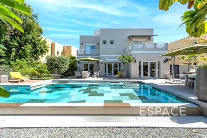 Detached 5 Beds Fully Upgraded with Pool