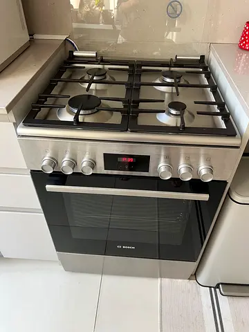 BOSCH 60Cm Stainless Steel 5-Burner Gas Range with Built-in Electric oven.