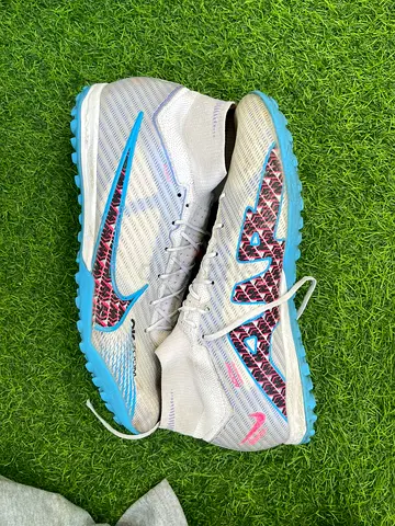 Nike mercurial air football shoes