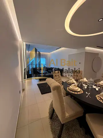 شقة للبيع غرفتين وصاله وبلكونه في القصباء بناء حديث وجديد ونظيف جدا عمر البنايه عشر سنوات خزائن بل حائط تكييف مركزي مجاني على المالك جيم فري مسبح فري