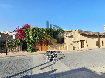A well-located Arabic house situated near the Orient area, with easy access to main roads and essential services such as transportation, shops, and da