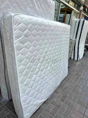 Queen size 160x200cm mattress.  All times delivery available