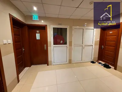 Building for sale in Khan area, with a return of over 9%, second plot from the main street.