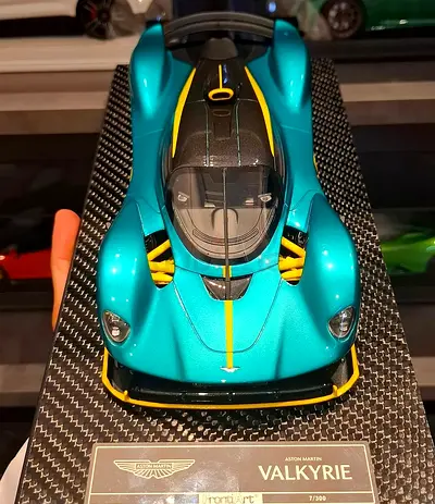 Fronti art 1/18 astonmartin