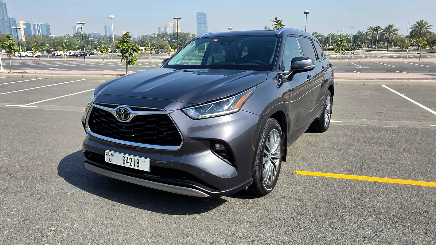 Toyota Highlander 2022 — photo 1 of 20