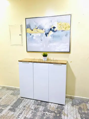 White 3-Door Shoe Cabinet with Oak Top - Compact Hallway Storage