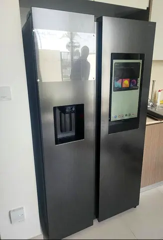 Samsung Family Hub Side-by-Side Refrigerator with Water Dispenser (Black) - Good Condition