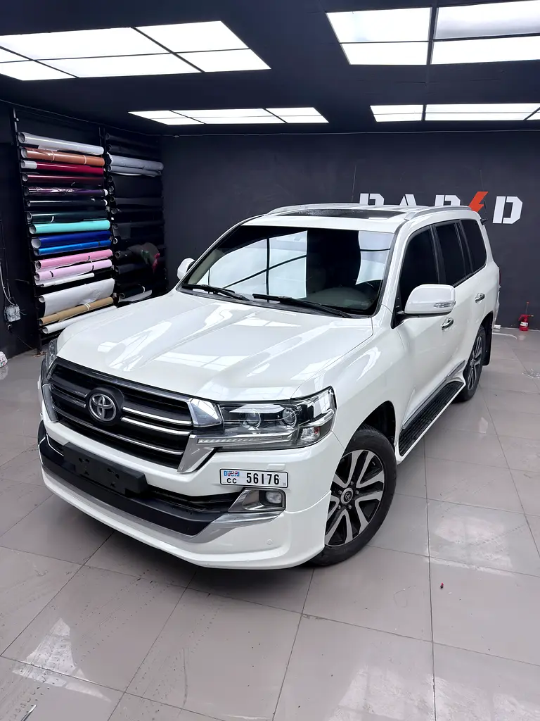 Toyota Land Cruiser 2019 — photo 1 of 12