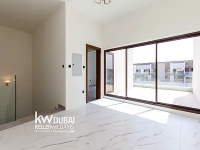 Single row | Downtown skyline | Vacant