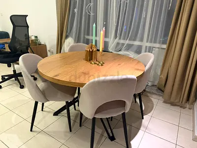 Round Oak Dining Table with 4 Upholstered Chairs - Excellent Condition
