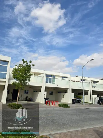 LUXURY SPACIOUS 3BEDROOMS PLUS MAID UNFURNISHED FOR RENT READY TO MOVE