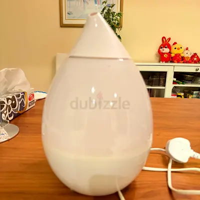 White Teardrop Ultrasonic Humidifier / Aroma Diffuser - Gently Used
