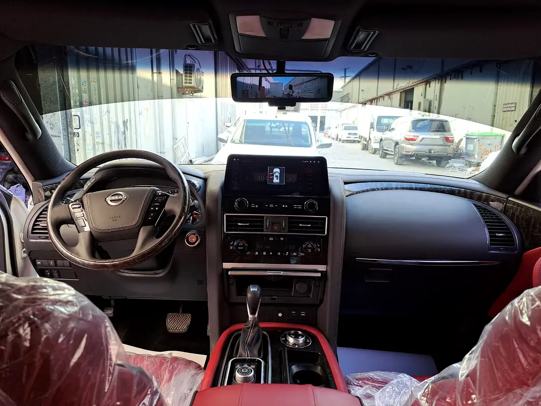Nissan Patrol 2013 — photo 1 of 6