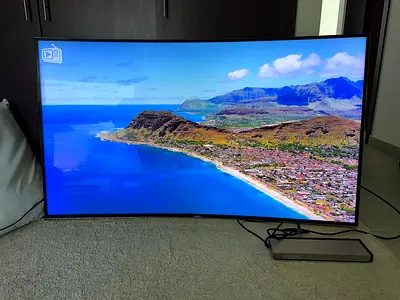 Samsung 65” Curved 4K UHD Smart TV + 3D Glasses + One Connect Box | Excellent Condition