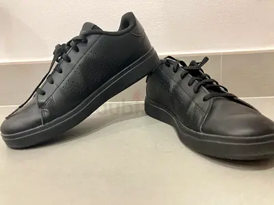 adidas fully black tennis shoes, leather-like finish, excellent condition UK5