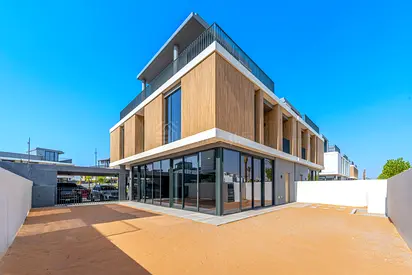 Bright & Modern 4BR Corner Villa | Ranches 3