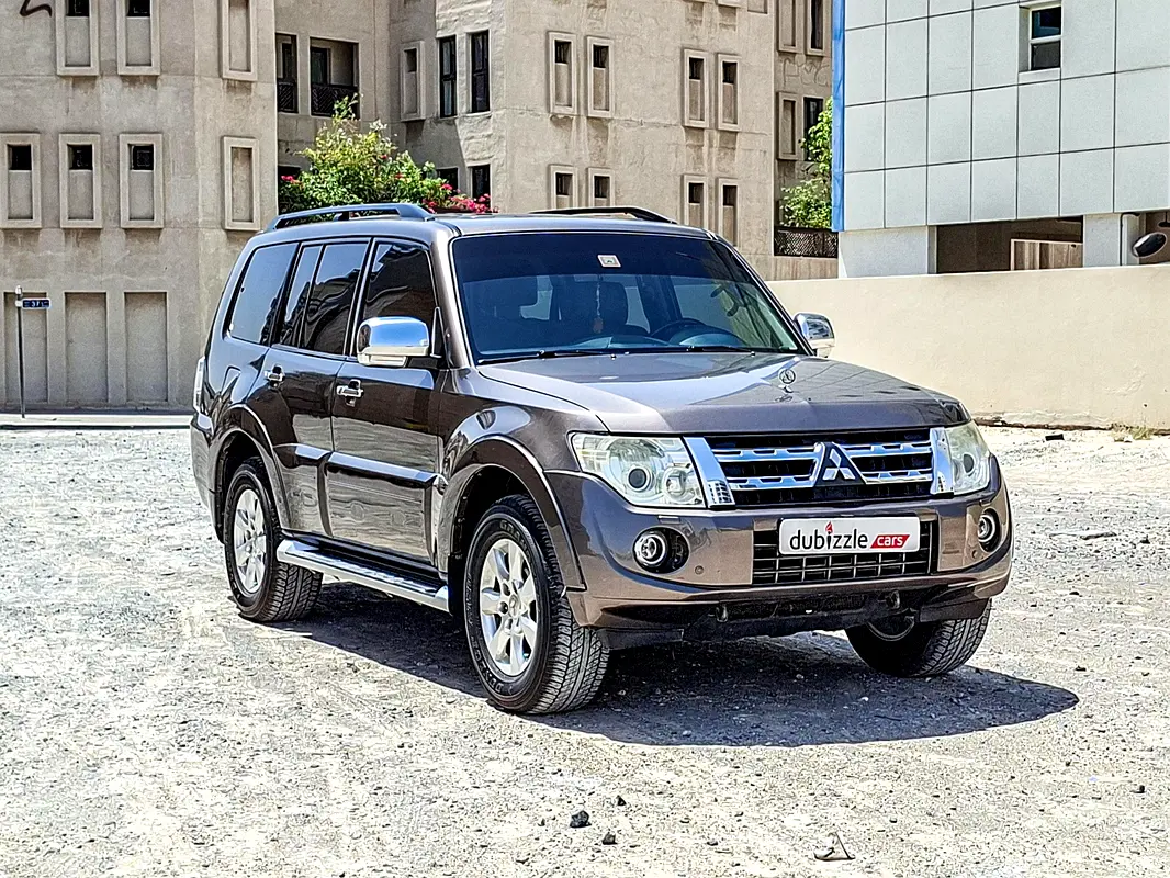 Mitsubishi Pajero 2014 — photo 1 of 16