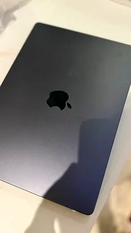 MacBook Pro with 14-core CPU / 24GB RAM / 512GB SSD / 20-core GPU