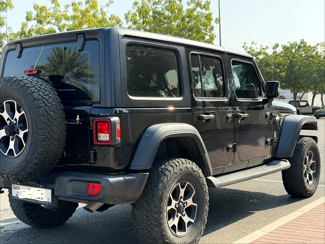 Jeep Wrangler 2022 — photo 1 of 7