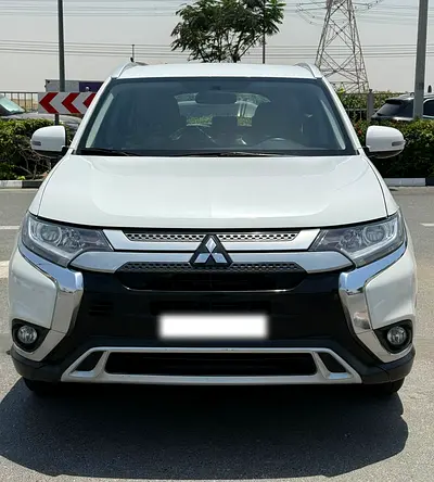 Mitsubishi Outlander GLX 2022 GCC Specs 7 Seaters - Excellent Condition/Auto Loan Can Be Arranged