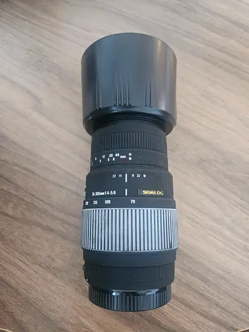 Lens Sigma/Canon compatible 70-300mm f/4-5.6 DG -