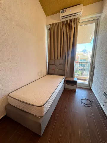Cozy private room with balcony for Single person available in JVC