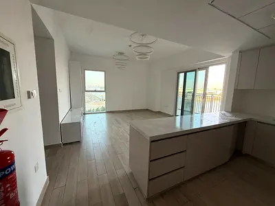 CANAL VIEW VACANT 3BR +MAID APT READY TO MOVE