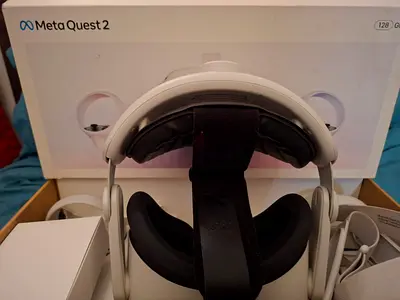 Meta Quest 2 (128GB) VR Headset - White, Good Condition, Includes Box and additional head strap