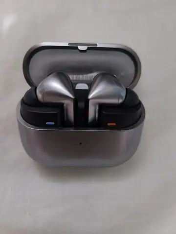 Samsung galaxy buds 3 pro (good condition)