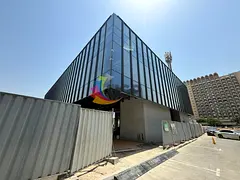 NEAR CITY WALK | HIGH-VISIBILITY WITH PARKING | EXCELLENT FOR BUSN. 4M