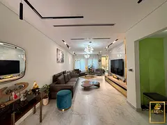 CORNER | FULLY FURNISHED | UPGRADED | SINGLE ROW