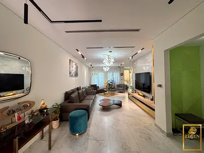 CORNER | FULLY FURNISHED | UPGRADED | SINGLE ROW