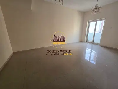 شقة غرفتين وصالة للإيجار مع بلكونة | حمامين، مساحة مريحة، موقع مميز قريب من الخدمات الرئيسية وسهولة الوصول للطرق الحيوية.