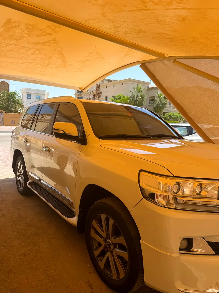 Toyota Land Cruiser 2018 — photo 1 of 10
