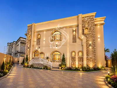 Elegant 5BR Villa with Spacious Living Al Khawneej