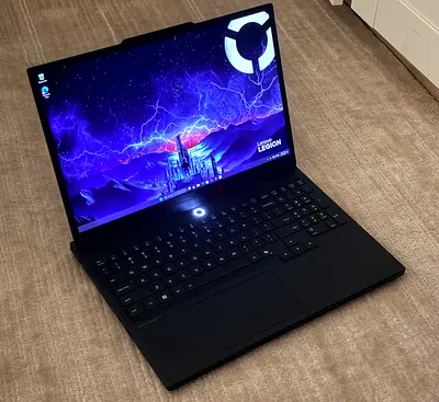 Lenovo Legion 5 RTX 5070 Core Ultra 7 OLED