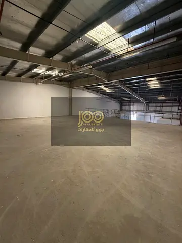 Annual Warehouse Mezzanine Showroom for Rent in Umm Al Thuoob Umm Al Quwain with Spacious Layout