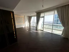 Renovated / 2 parkings /private beach/ Maid and storage room/ high floor