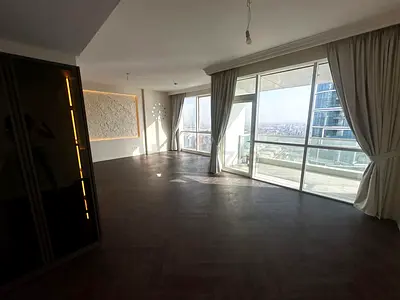 Renovated / 2 parkings /private beach/ Maid and storage room/ high floor