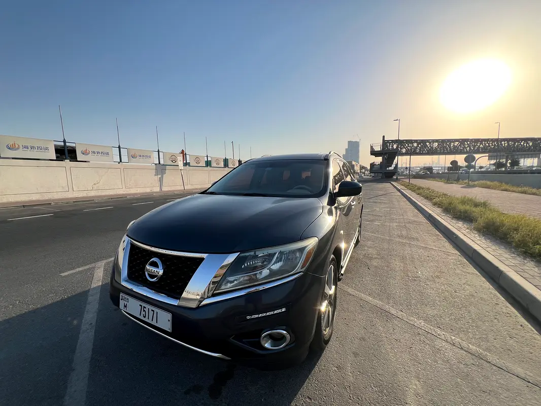 Nissan Pathfinder 2014 — photo 1 of 9