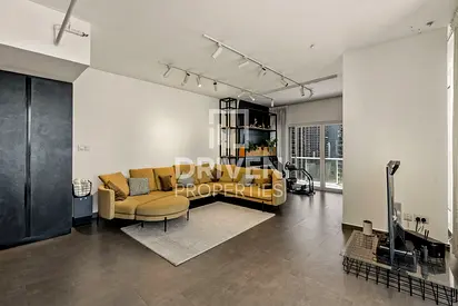 Large Layout with Lake and Community View