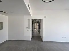 Spacious 2 Bedroom Apartment With Closed Kitchen