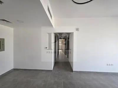 Spacious 2 Bedroom Apartment With Closed Kitchen
