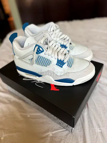 Authentic Military Blue Air Jordan 4 Retro Sneakers - Size (US 8/ EUR 41) only wore once