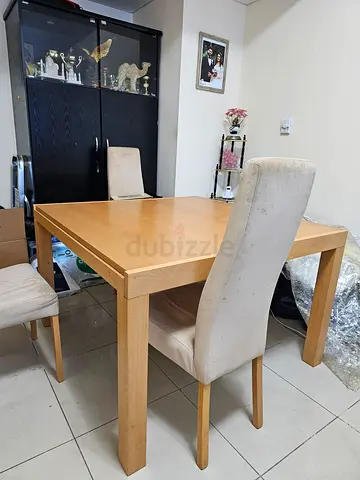 Light Wood Dining Table for 4-6 people (Extendable Length) - Good Condition