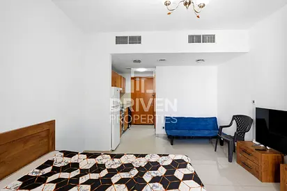 Furnished | Mid Floor | Vacant | Great Location