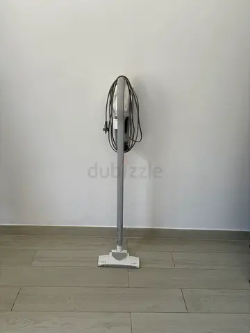 Vacuum cleaner / hoover