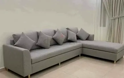 Modern L-shaped Grey Fabric Sofa with Chaise (Right-facing)