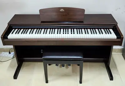 The Yamaha Arius YDP-140 is an 88-key entry-level digital home piano featuring Graded Hammer Standar