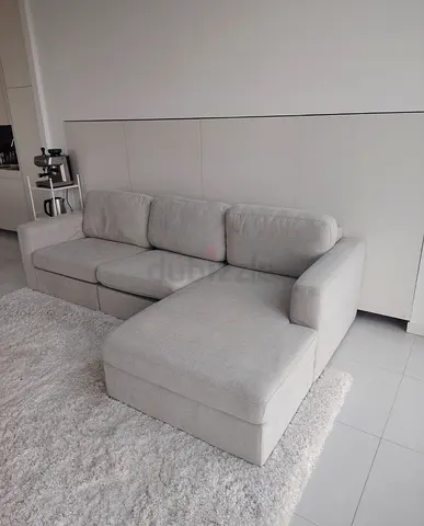 Light grey L-shaped 3-seater sectional sofa with chaise
